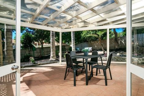 Photo of property in 17 Goldfinch Rise, Unsworth Heights, Auckland, 0632
