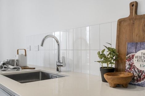 Photo of property in 69u2 Tiketike Way, Brooklyn, Wellington, 6021