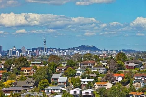 Photo of property in 131 Sunset Road, Totara Vale, Auckland, 0632