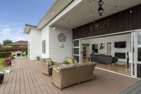 Photo of property in 33r Oceana Drive, Welcome Bay, Tauranga, 3175