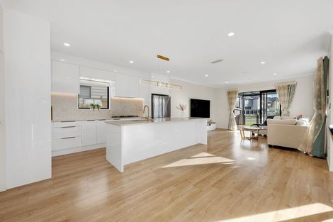 Photo of property in 9 Cloonlyon Drive, Flat Bush, Auckland, 2019