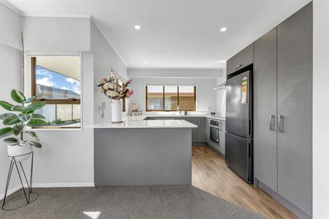 Photo of property in 17 Edgewater Parade, Waiuku, 2123