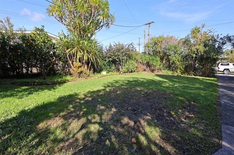 Photo of property in 5 Renata Crescent, Te Atatu Peninsula, Auckland, 0610