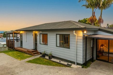 Photo of property in 2/39 Templeton Place, Clendon Park, Auckland, 2103