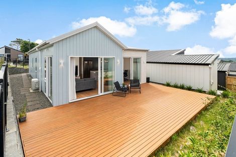 Photo of property in 13 Morus Road, Massey, Auckland, 0614