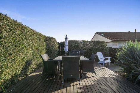 Photo of property in 5 Queenspark Drive, Parklands, Christchurch, 8083