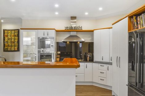 Photo of property in 160 Kittiwake Drive, Schnapper Rock, Auckland, 0632