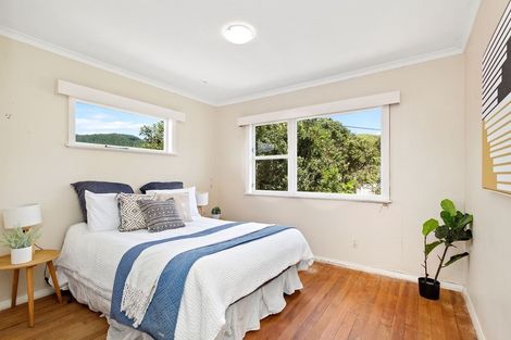 Photo of property in 6 Lane Crescent, Tawa, Wellington, 5028