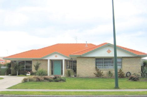 Photo of property in 699 Grenada Street, Papamoa Beach, Papamoa, 3118