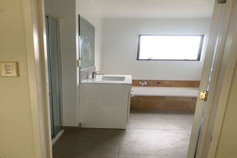 Photo of property in 3/172 Chivalry Road, Glenfield, Auckland, 0629