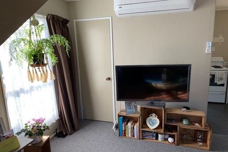 Photo of property in 49f3 Apu Crescent, Lyall Bay, Wellington, 6022