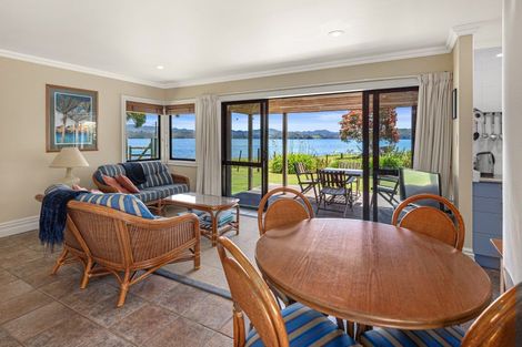 Photo of property in 950 Whangaruru Road North, Whangaruru, Russell, 0184