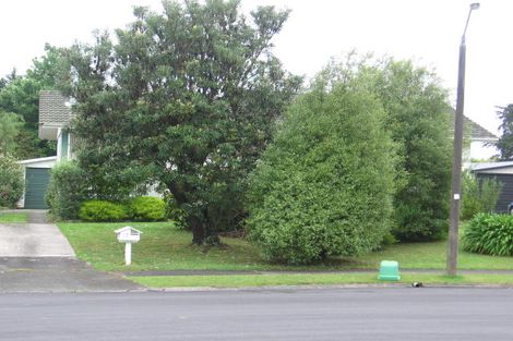 Photo of property in 12 Lynley Place, Pakuranga Heights, Auckland, 2010