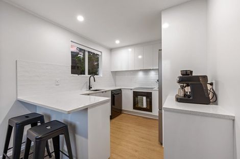 Photo of property in 24 Halloran Place, Massey, Auckland, 0614