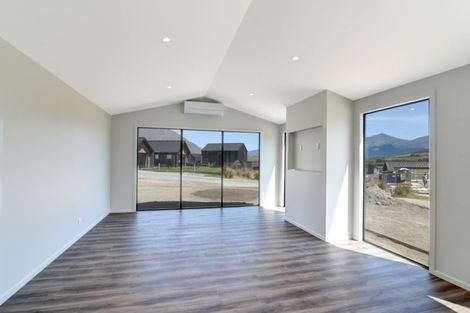 Photo of property in 16 Kinross Lane, Jacks Point, Queenstown, 9371