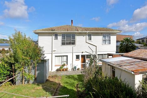 Photo of property in 5 Renata Crescent, Te Atatu Peninsula, Auckland, 0610