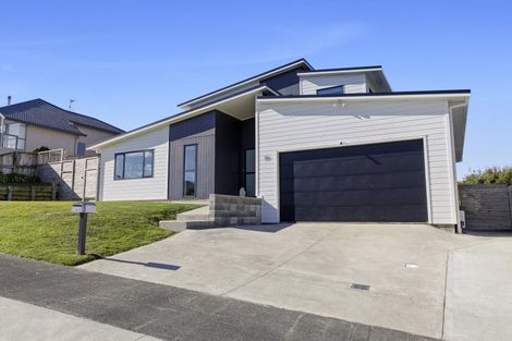 Photo of property in 32 Lanyon Place, Whitby, Porirua, 5024