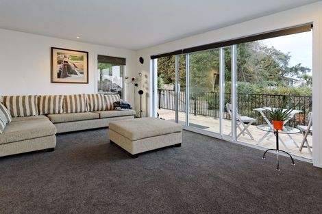 Photo of property in 9 Lancewood Avenue, Titirangi, Auckland, 0604