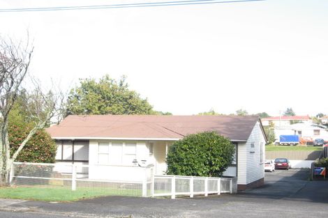 Photo of property in 2/25 Buller Crescent, Manurewa, Auckland, 2102