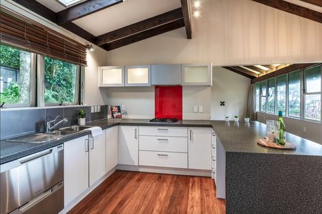 Photo of property in 10 Rangiwai Road, Titirangi, Auckland, 0604