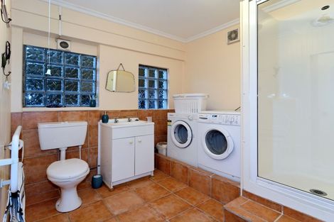 Photo of property in 9 Lancewood Avenue, Titirangi, Auckland, 0604