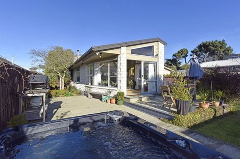 Photo of property in 56 Effingham Street, North New Brighton, Christchurch, 8083