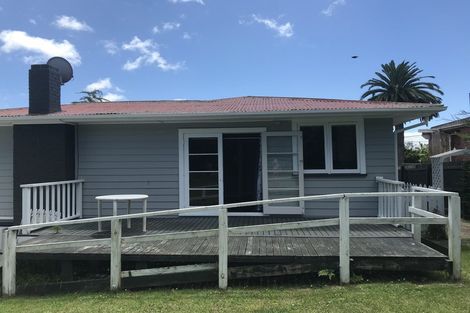 Photo of property in 14 Amberley Avenue, Te Atatu South, Auckland, 0610