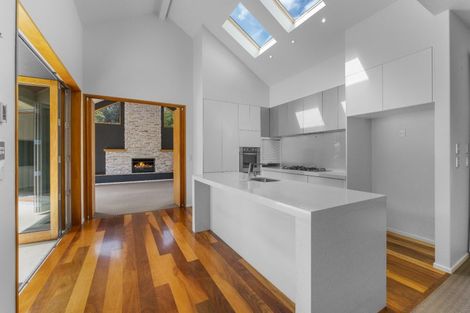 Photo of property in 5 Cameron Drive, Acacia Bay, Taupo, 3385