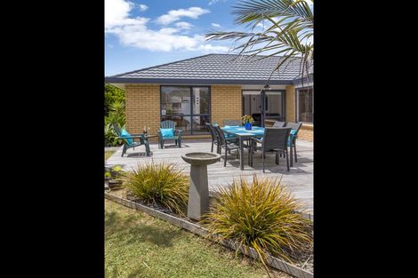 Photo of property in 20 Nephin Place, East Tamaki Heights, Auckland, 2016