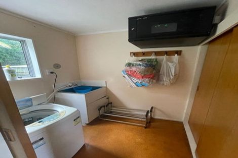 Photo of property in 30b Cheltenham Terrace, Newlands, Wellington, 6037