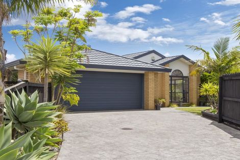 Photo of property in 20 Nephin Place, East Tamaki Heights, Auckland, 2016