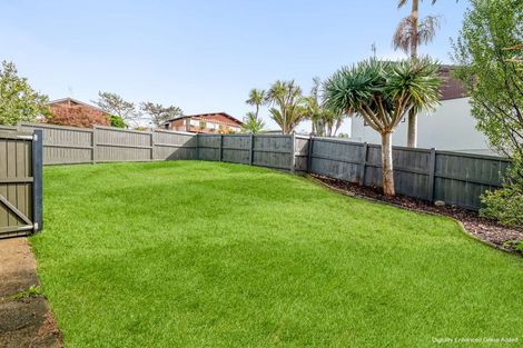 Photo of property in 10 Glen Vista Place, Bayview, Auckland, 0629