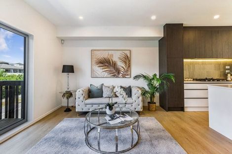 Photo of property in 35 Lawson Creek Street, Massey, Auckland, 0614