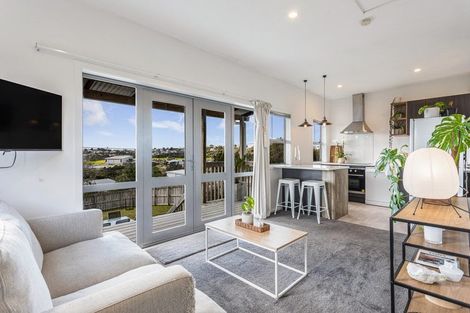 Photo of property in 12a Matai Road, Stanmore Bay, Whangaparaoa, 0932