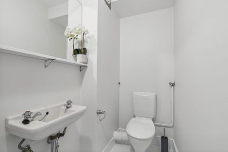 Photo of property in Jerningham Apartments, 20 Oriental Terrace, Oriental Bay, Wellington, 6011