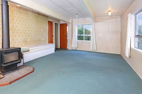 Photo of property in 5 Renata Crescent, Te Atatu Peninsula, Auckland, 0610