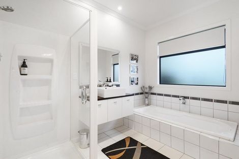 Photo of property in 19c Cooper Crescent, Cambridge, 3434