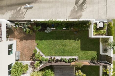 Photo of property in 2/12 Maunganui Road, Mount Maunganui, 3116