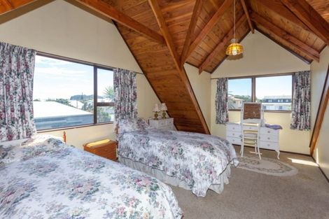 Photo of property in 207 Marie Crescent, Whangamata, 3620