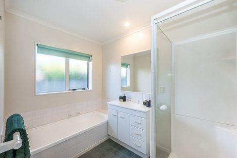 Photo of property in 122 Guildford Drive, Paraparaumu Beach, Paraparaumu, 5032
