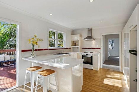 Photo of property in 31 Tiraumea Drive, Pakuranga, Auckland, 2010