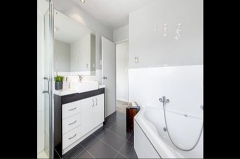 Photo of property in 46 Newbury Place, Schnapper Rock, Auckland, 0632