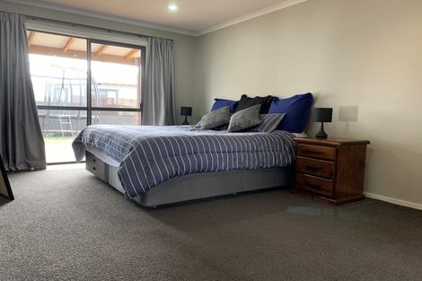 Photo of property in 8 Porritt Place, Waipukurau, 4200