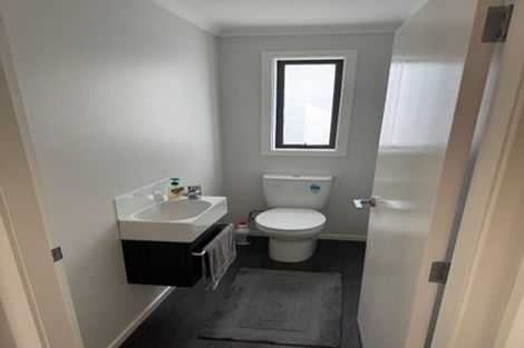 Photo of property in 91c Whites Line East, Waiwhetu, Lower Hutt, 5010