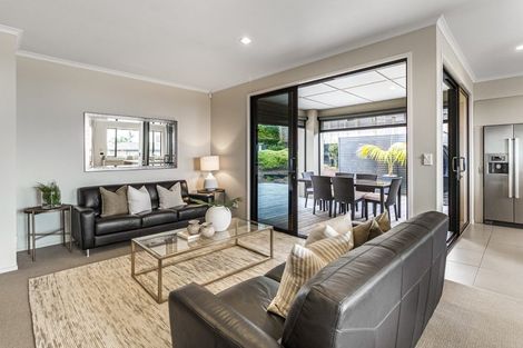 Photo of property in 2 Ashburn Close, Orewa, 0931