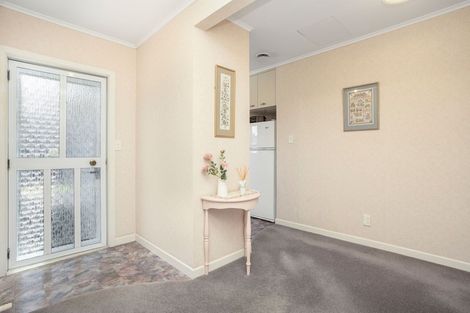 Photo of property in 15 Tiki Street, New Lynn, Auckland, 0600