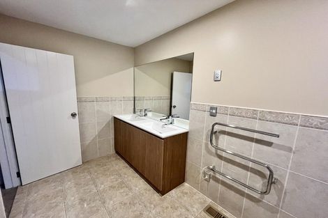 Photo of property in 5 Maidstone Place, Oteha, Auckland, 0632