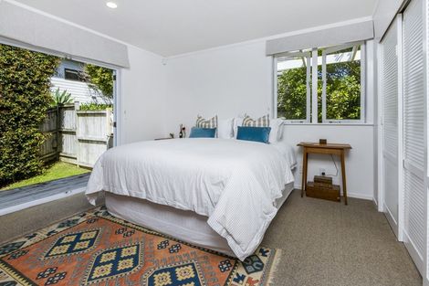 Photo of property in 63 Knights Road, Rothesay Bay, Auckland, 0630