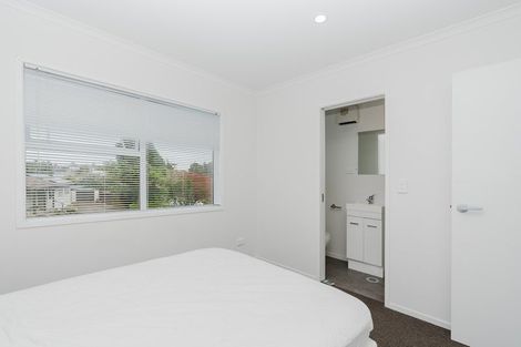 Photo of property in 2/10 Burrows Place, Frankton, Hamilton, 3204