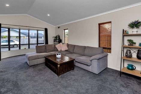 Photo of property in 18 Paradise Point Place, One Tree Point, 0118